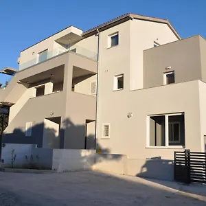 https://aurora-liznjan.pula-hotels.org